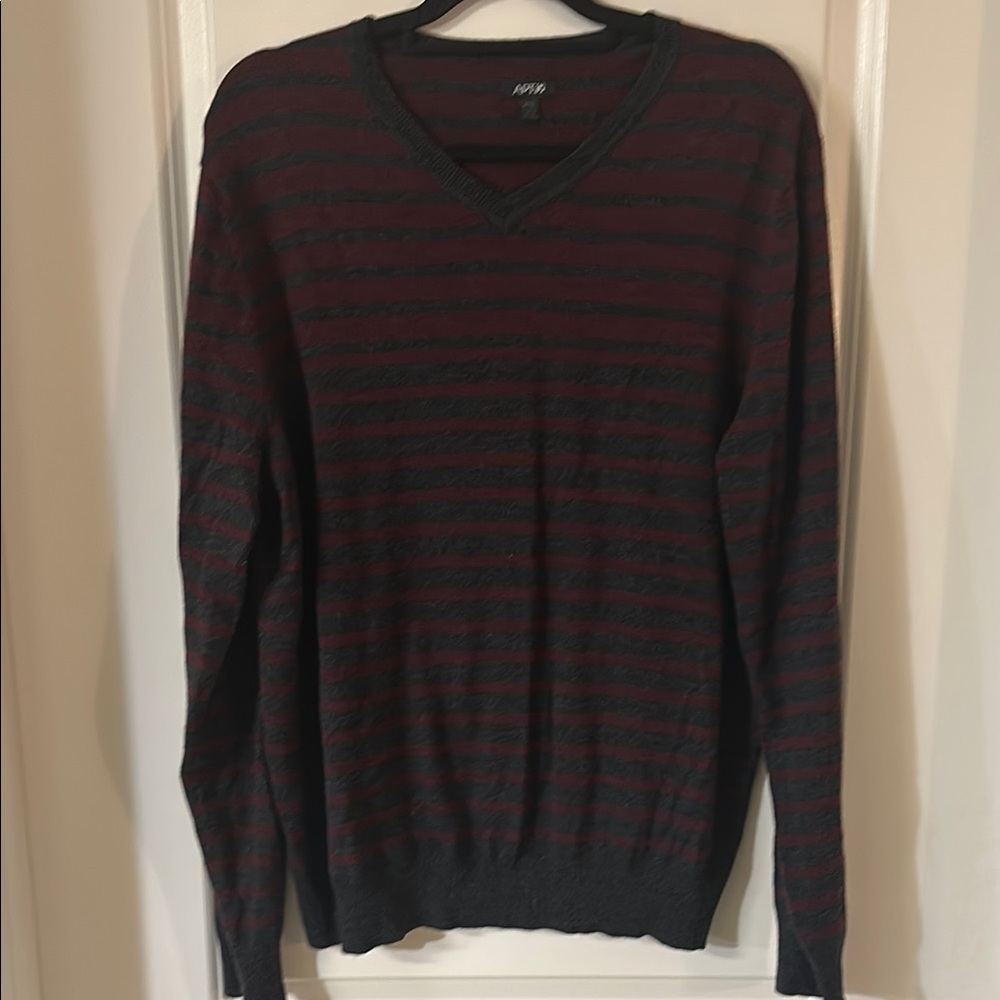 Apt. 9 Men's V-Neck Sweater - Black and Burgundy Stripes